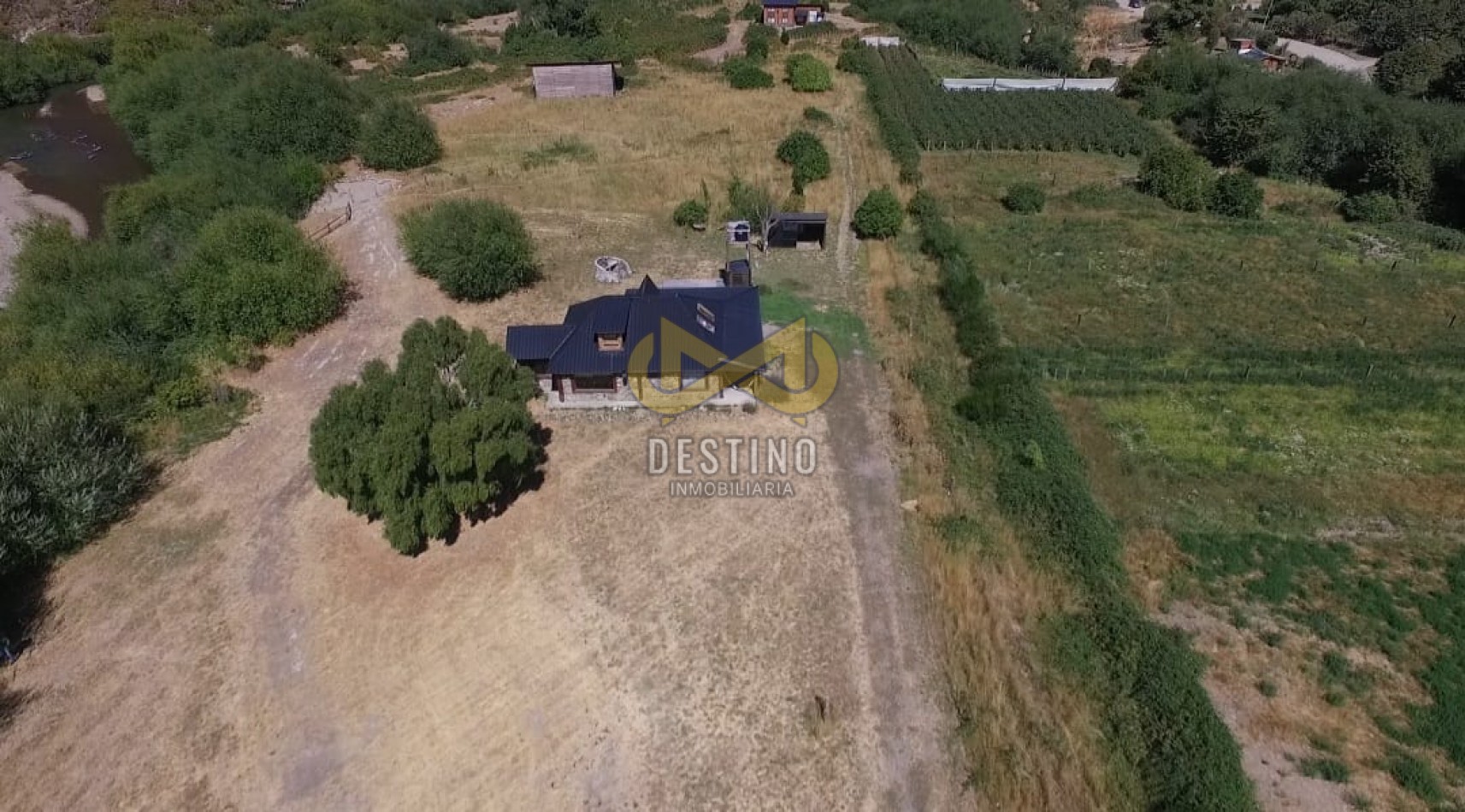 Gran Oportunidad! Casa con Amplio Terreno
