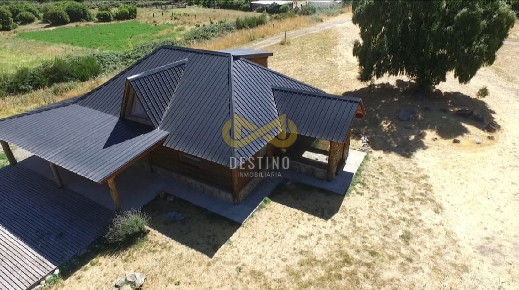 Gran Oportunidad! Casa con Amplio Terreno