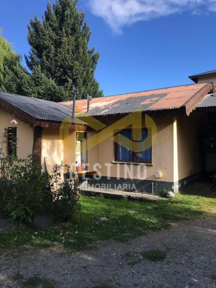 ¡Propiedad en Venta en el Centro de El Hoyo!