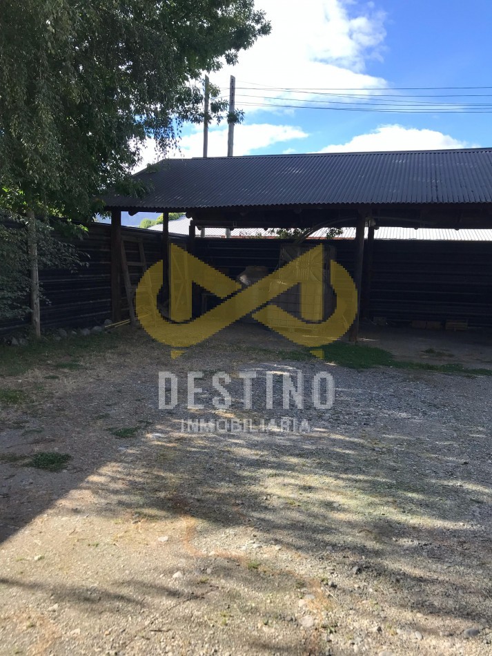 ¡Propiedad en Venta en el Centro de El Hoyo!