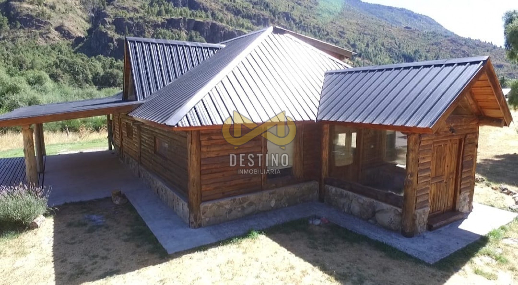 Gran Oportunidad! Casa con Amplio Terreno
